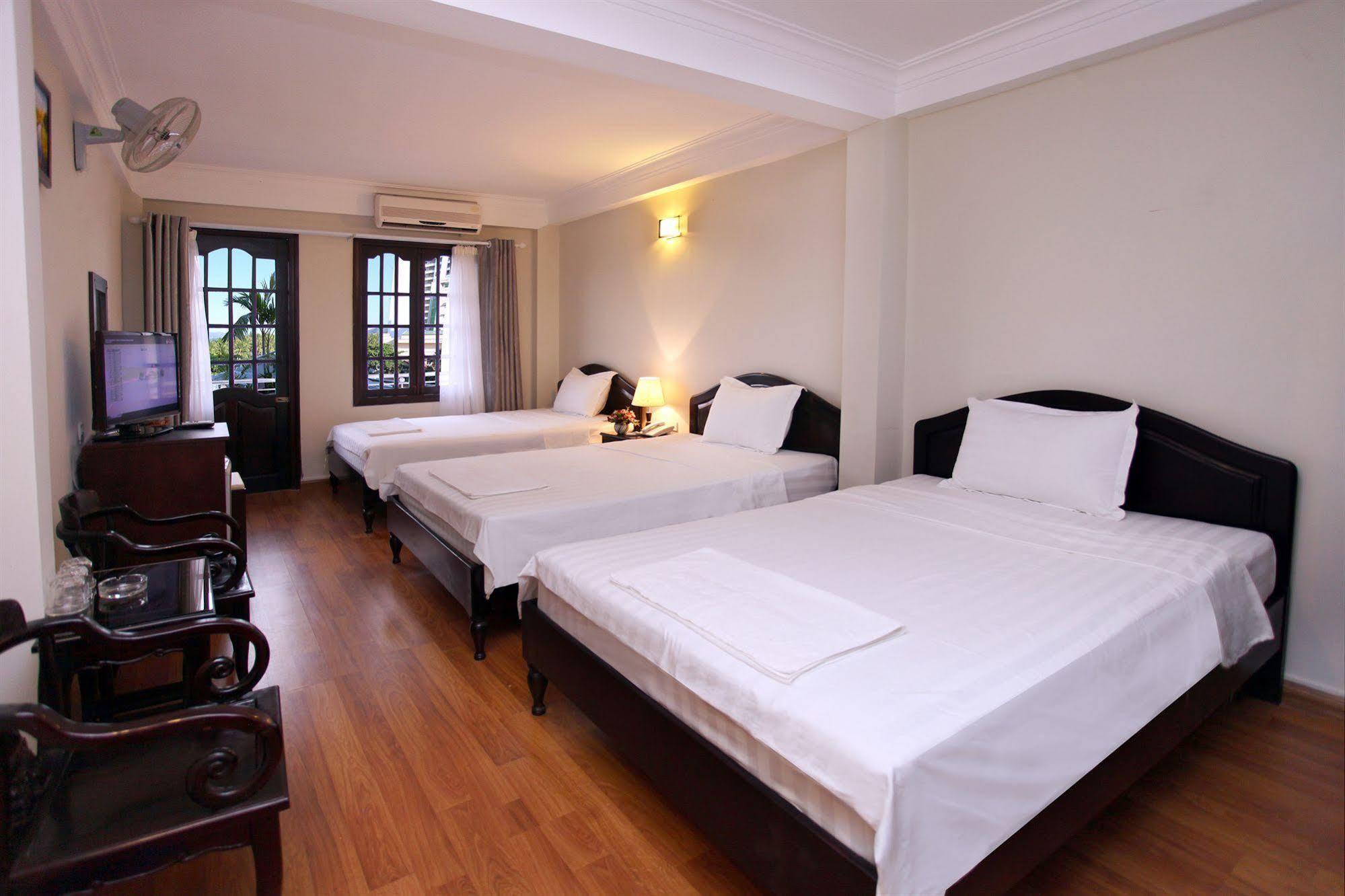 Pho Bien Hotel Нячанг Екстер'єр фото